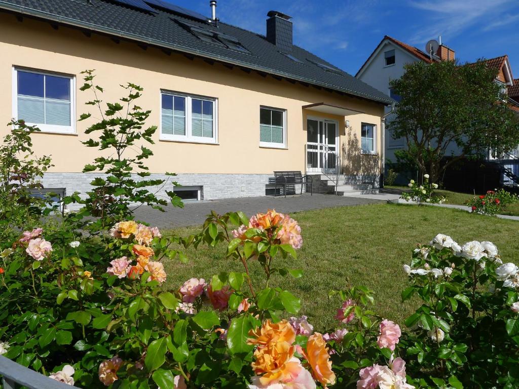 Appartement Ferienwohnung mit Terrasse am Rosengarten 6 Dahlienweg 63755 Alzenau