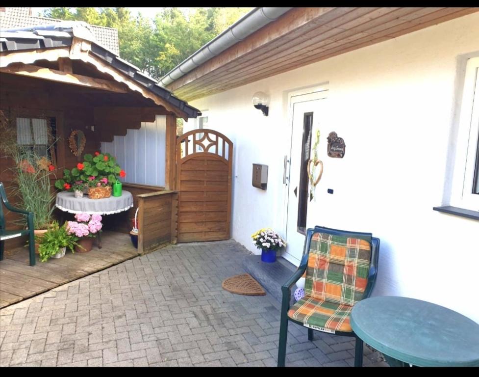 Ferienwohnung mit Terrasse für bis zu 4 Personen 15 Schlade, 58802 Balve