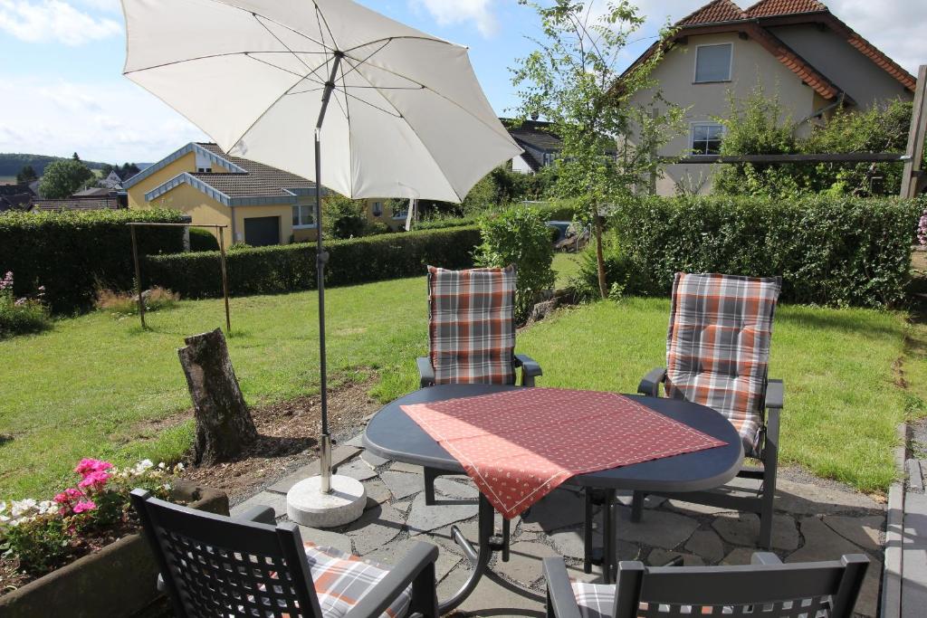 Ferienwohnung Mohrs 6 Hasselstraße, 54552 Mehren