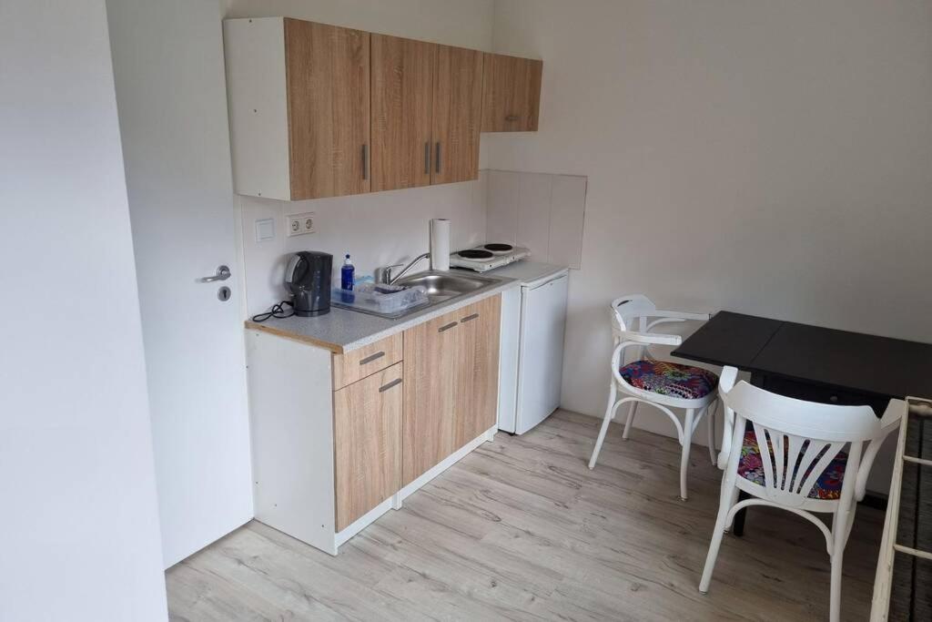 Appartement Ferienwohnung/Monteurwohnung Alte Garage 6 Dörnbergstraße 34292 Weimar