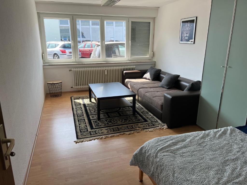 Ferienwohnung Monteurzimmer Daimlerstraße 25b Hinterhof, 76185 Karlsruhe