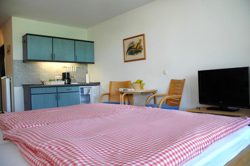 Ferienwohnung \ Neuklockenhäger Weg 1a, 18311 Neu Klockenhagen