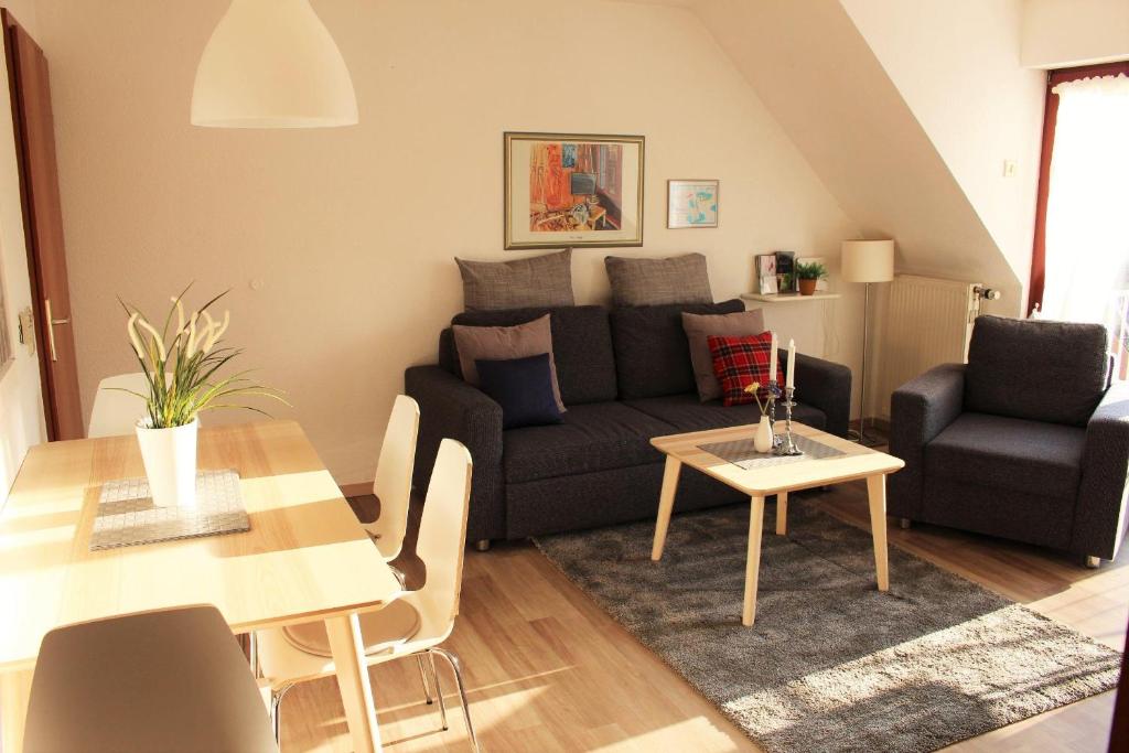 Appartement Ferienwohnung-Nils-Holgerson-mit-Balkon-zwischen-Strand-Wald-Wiese-im-Suedosten-der-Insel-Ruegen Dorfstraße 2 18574 Gustow