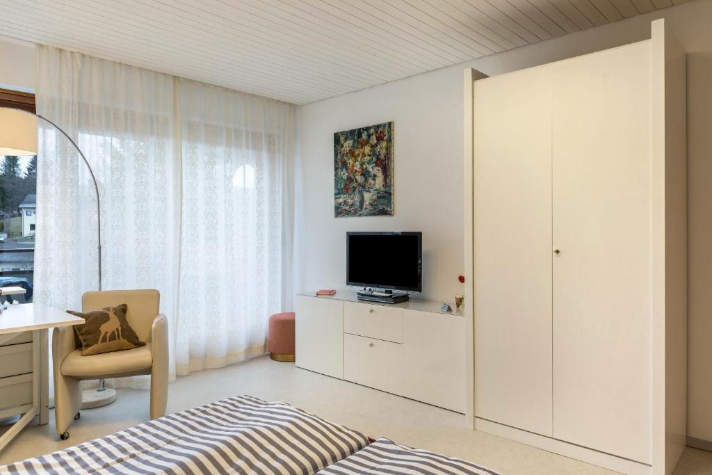 Ferienwohnung Nina Hauptstraße 23, 78141  Schönwald