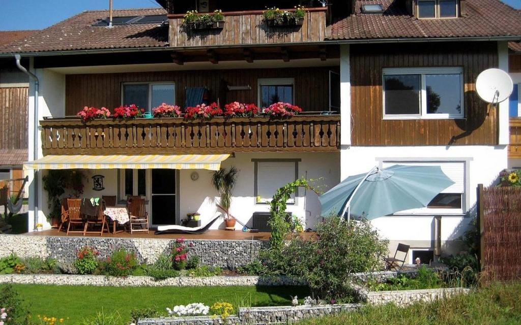 Ferienwohnung Nr 2, neben Bauernhof, Roßhaupten, Allgäu Salach 4, 87672 Roßhaupten