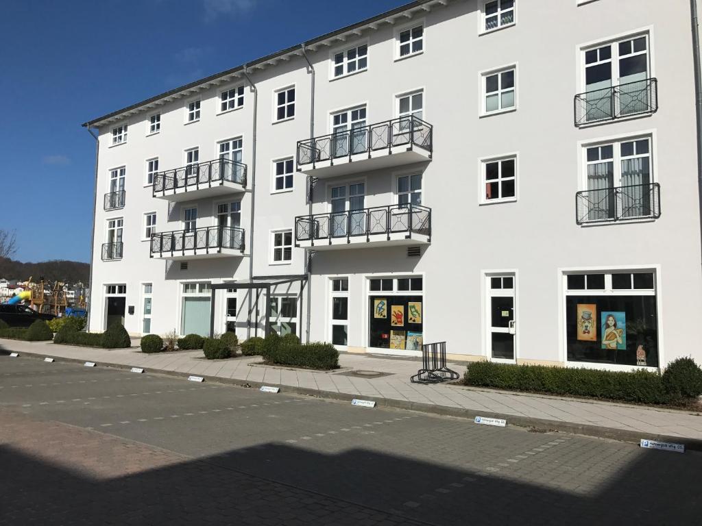 Ferienwohnung Nummer Eins Sellin Mönchguter Str. 8, 18586 Sellin
