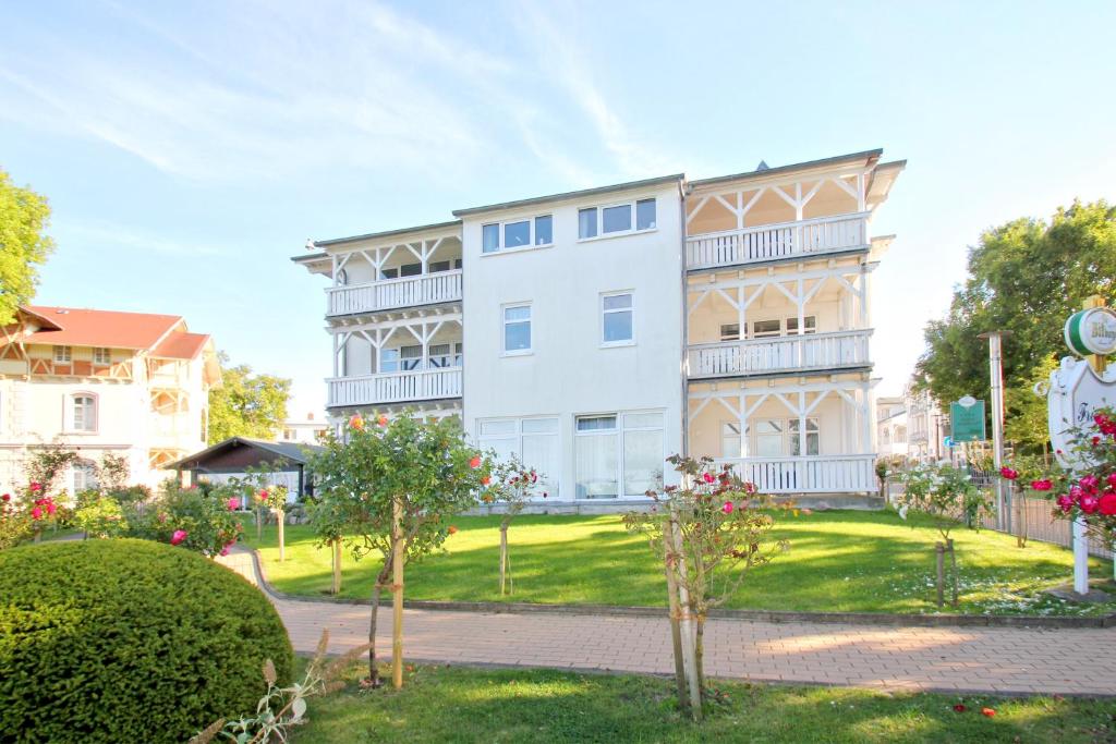 Appartement Ferienwohnung Ostseeperle Rügen (inkl.Sauna- u.Schwimmbadnutzung im AHOI Sellin) Waldstraße 7 18586 Göhren