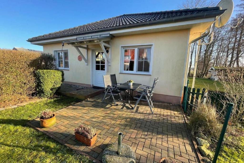 Ferienwohnung OTTOSIN mit Terrasse und Garten Haffstraße 25, 17419 Dargen