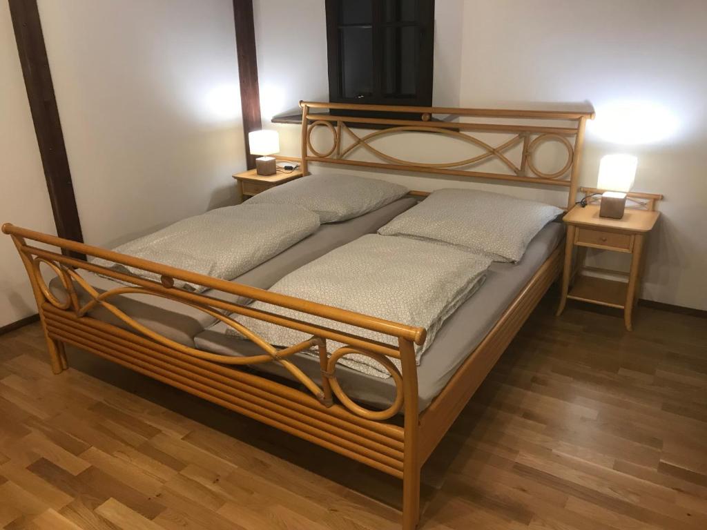 Ferienwohnung PENZLIN im Rittergut Leppersdorf bei Dresden Röderstraße 6 Kemenatenhaus im Rittergut, 01454 Wachau