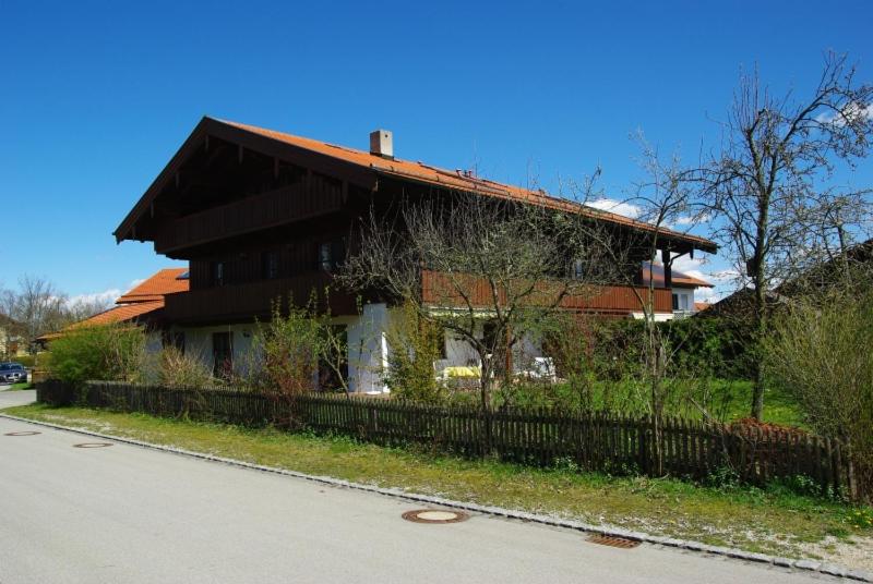 Ferienwohnung Petra Röpke Weinbergstr. 8, 83339 Chieming