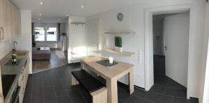 Ferienwohnung Rinteln - 4 Sterne - Im Kleinen Löök - 55 qm - 2 x TV - Terrasse - max 2 Erw und 1 Kind - Barrierearm TOP
