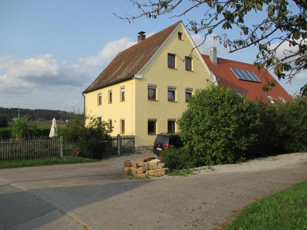 Ferienwohnung Rösch 3 Esbach, 91555 Feuchtwangen