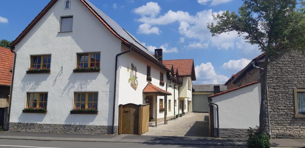 Ferienwohnung Rosenberger 16 Maintalstraße, 97509 Kolitzheim
