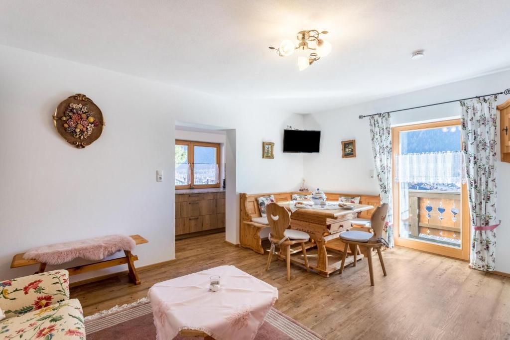 Ferienwohnung Rosenquarz Schwibbacherweg 2, 82481 Mittenwald