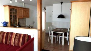 Appartement Ferienwohnung-Rosenrot-auf-dem-Ferien-Bauernhof-Nilson-in-Inselmitte Bisdorf 35 23769 Bisdorf Schleswig-Holstein