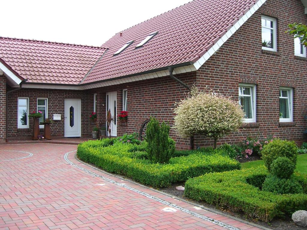 Ferienwohnung Rossis Nüst, 31516 Sonnentaustraße 12, 26670 Uplengen