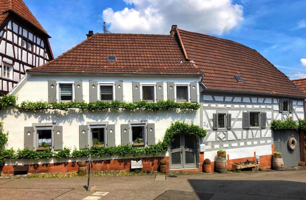Ferienwohnung Sambachhaus 24 Winzergasse, 76889 Gleiszellen-Gleishorbach