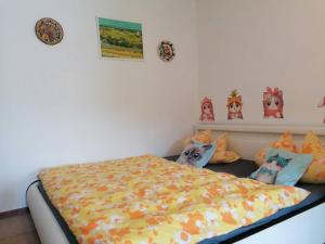 Ferienwohnung Schöne Wohnung 2d-Gebäude mit Mini-garten