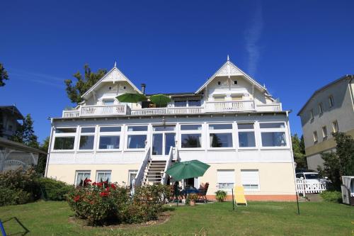 Ferienwohnung Seerose mit Terrasse