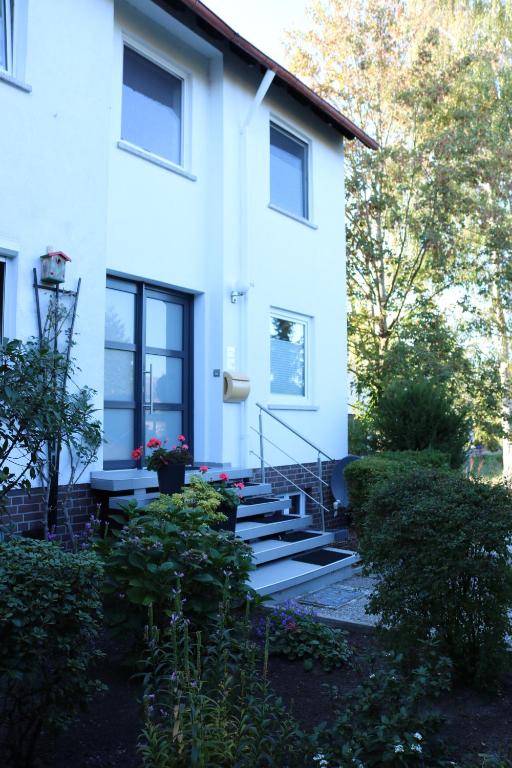 Appartement Ferienwohnung Seestern in Steinhude, ruhig gelegen , 2 Schlafzimmer, 2 Bäder, Gartennutzung, Freies WLAN Ostpreußenstraße 5e 31515 Wunstorf