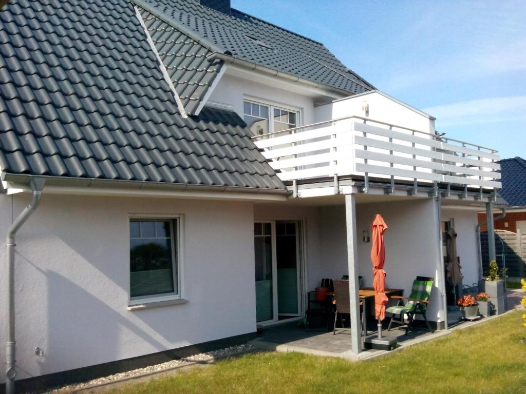 Appartement Ferienwohnung Sonnenschein 18 Glebbe OG mit Balkon 18374 Zingst