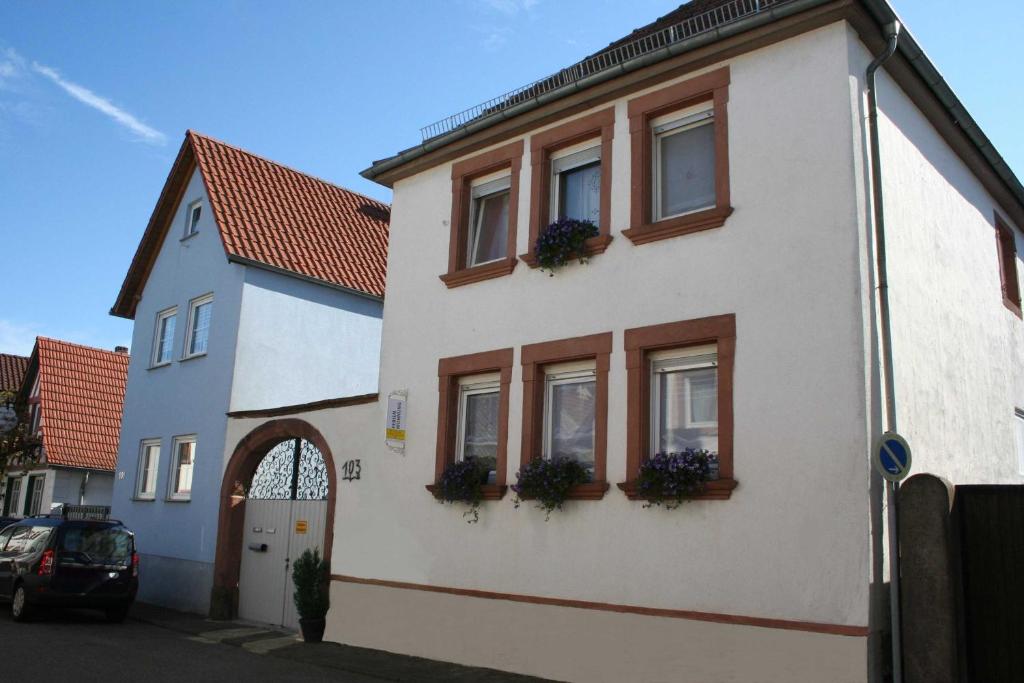 Appartement Ferienwohnung Spatzennest in Edesheim Ludwigstrasse 103 67483 Edesheim