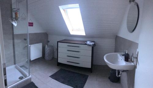 Ferienwohnung stadtnah im DG