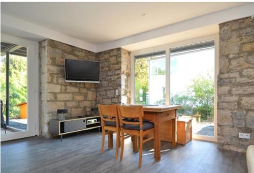Ferienwohnung stadtnah mit Weinbergblick
