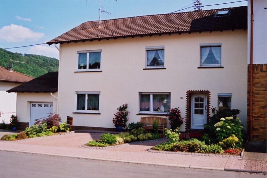 Ferienwohnung Steinebach Hauptstr. 1a, 54570 Daun