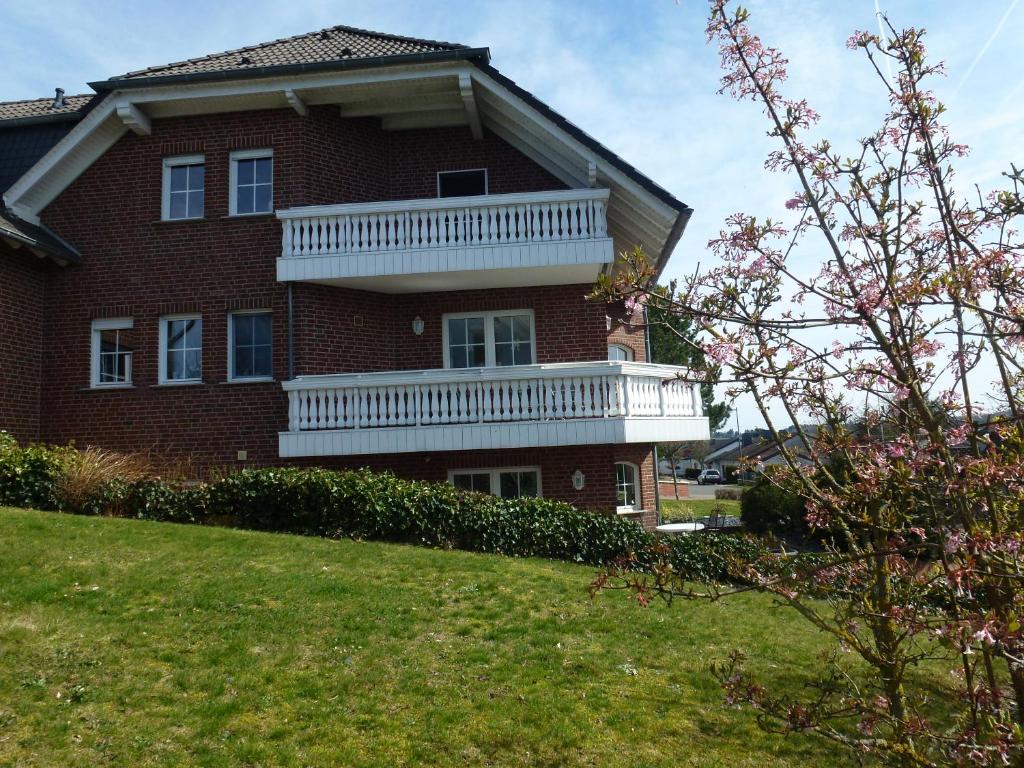 Ferienwohnung \ 11 Im Berggarten, 54552 Strotzbüsch