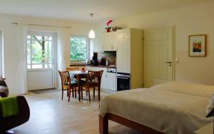 Appartement Ferienwohnung Vogelsang Dorfstrasse 5 25876 Süderhöft Schleswig-Holstein