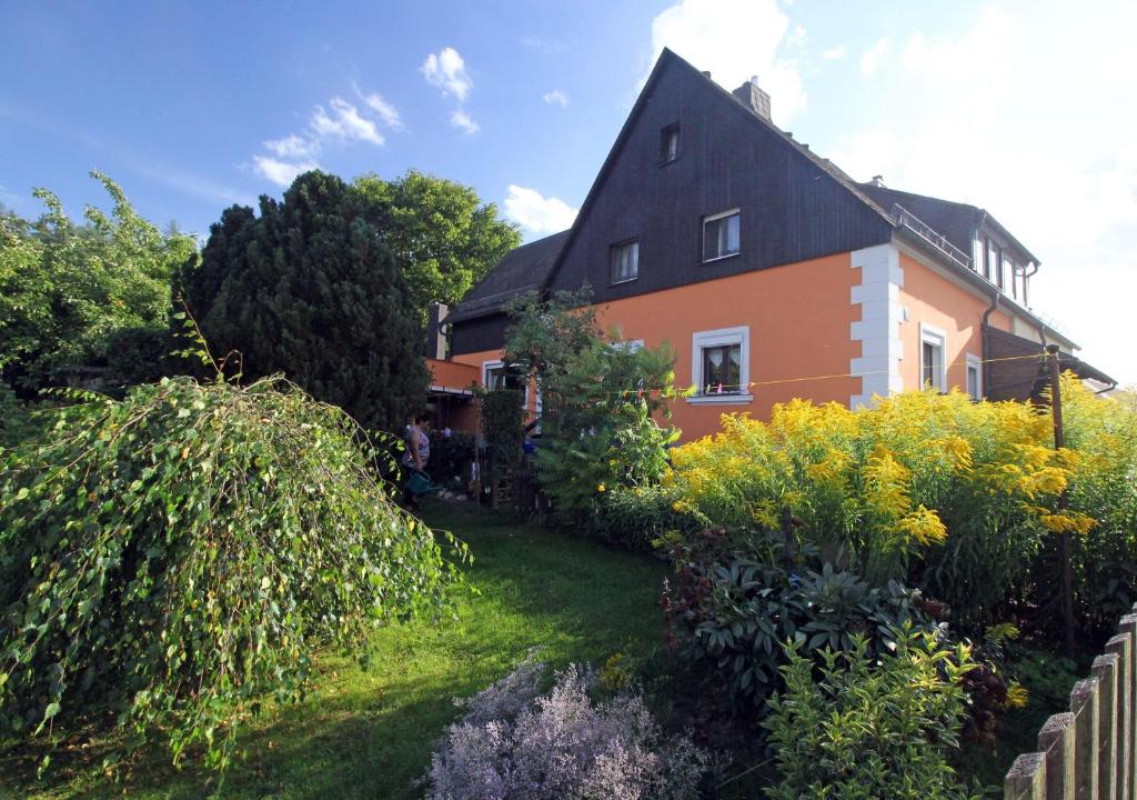 Ferienwohnung-Waldstrasse-mit-Garten-nur-50-Meter-vom-Wald-entfernt Waldstraße 1, 95652 Waldsassen