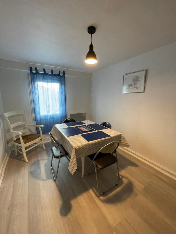 Ferienwohnung West - Alte Schule Sachswitz