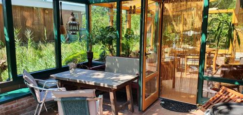 Ferienwohnung Wybo mit Garten