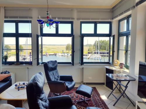 Ferienwohnung Yachthafenidyll - direkte Wasserlage am Hafen