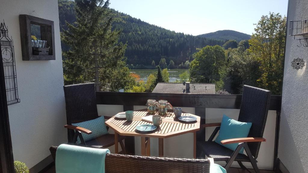 Appartement Ferienwohnung Zeitlos, gigantischer Seeblick, WLAN, Kamin, gerne mit Hund 5 Am Bergelchen 1. Obergeschoss 59955 Winterberg