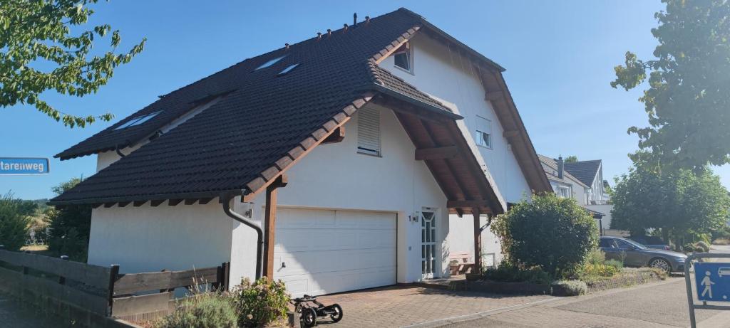 Ferienwohnung zwischen Rhein und Schwarzwald 1 Starenweg, 76476 Bischweier