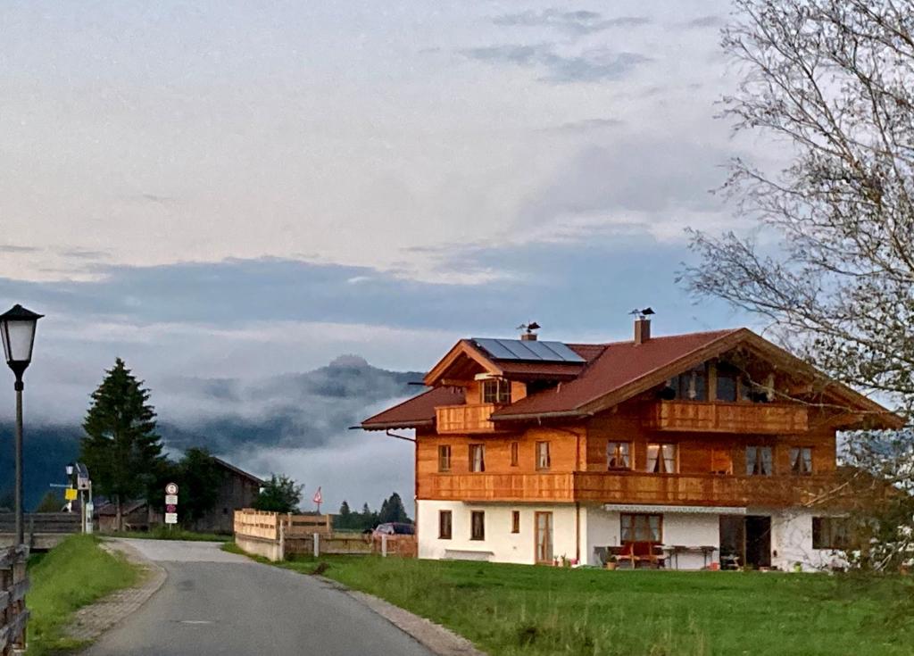 Ferienwohnungen am Kranzbach FeWo2 Krottenkopfstraße 13 1 Etage, 82494 Krün