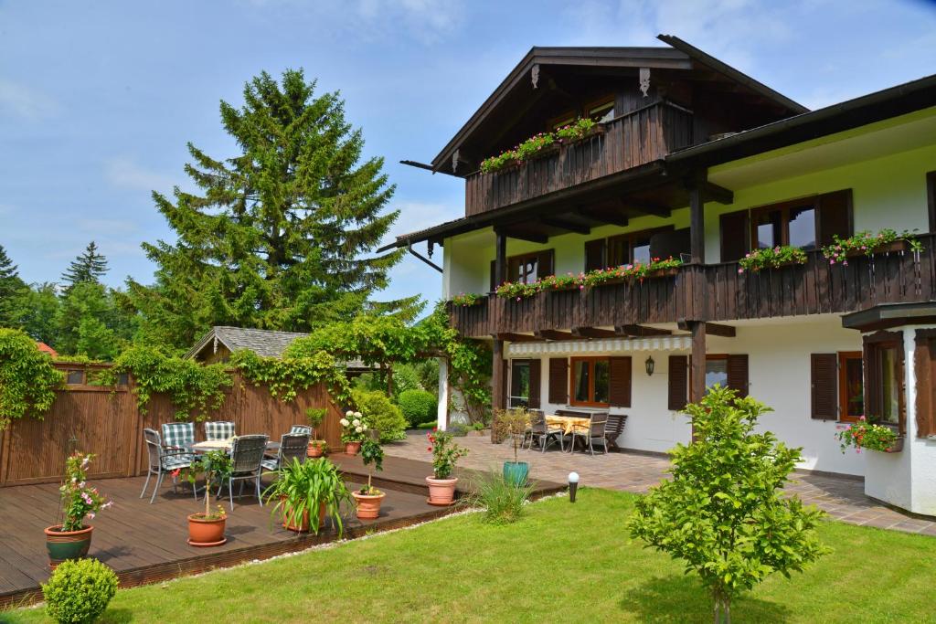 Ferienwohnungen Haus Monika Schlossbergstr. 8, 83229 Aschau im Chiemgau