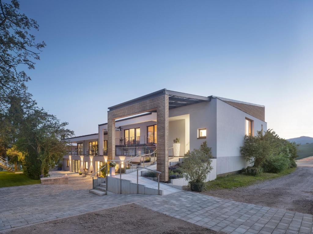 Ferienwohnungen im Vogelgesang W2 5 Bahnhofstraße, 76831 Heuchelheim-Klingen