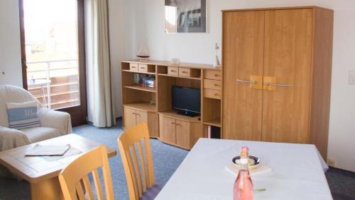 Ferienwohnungen-Neue-Tiefe-Wohnung-Kleiderbuegel