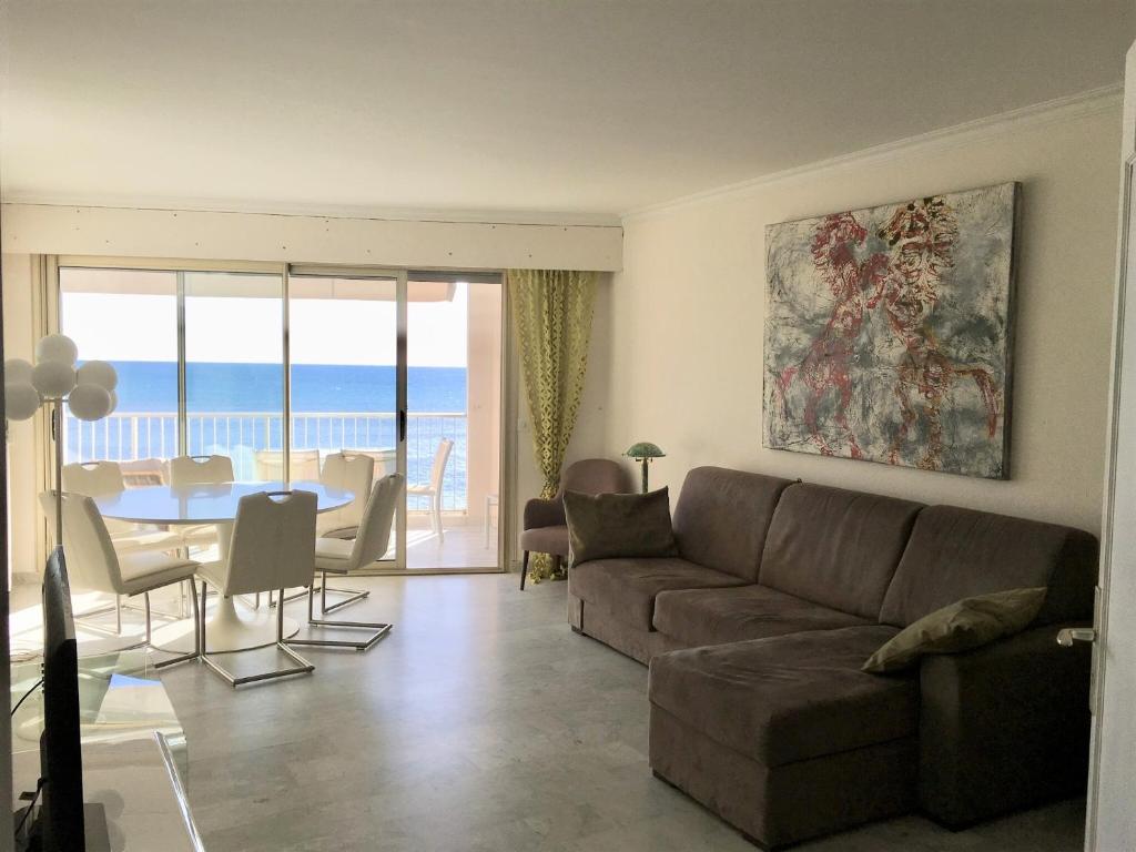 Appartement Fettolina Palm Beach, Location Cannes front de mer et plage 120 boulevard Eugène Gazagnaire 06400 Cannes