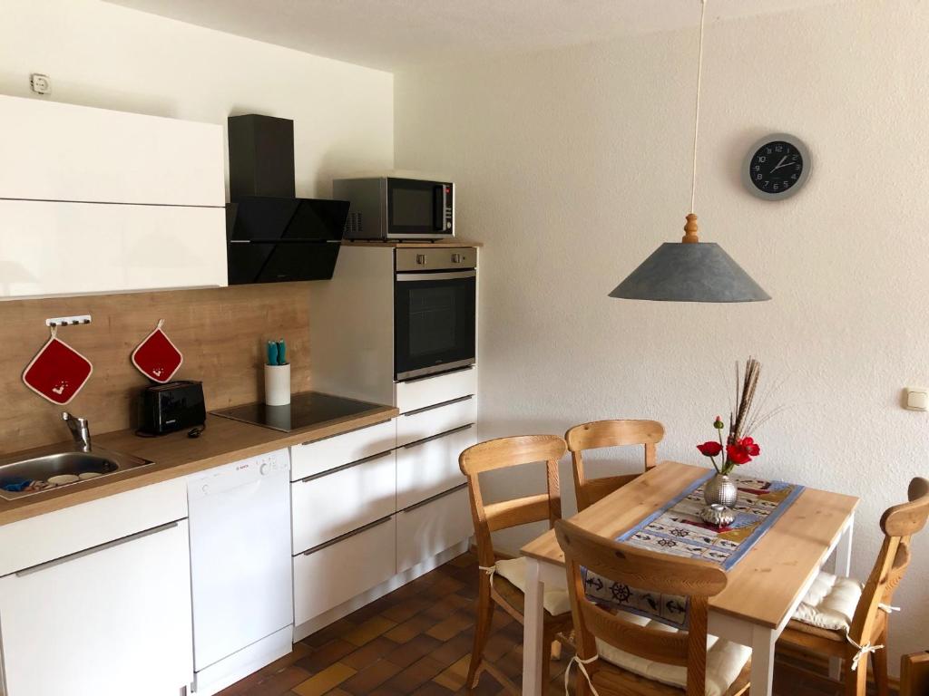 Appartement Fewo Bernsteinglück Waldstr. 64b 18375 Prerow