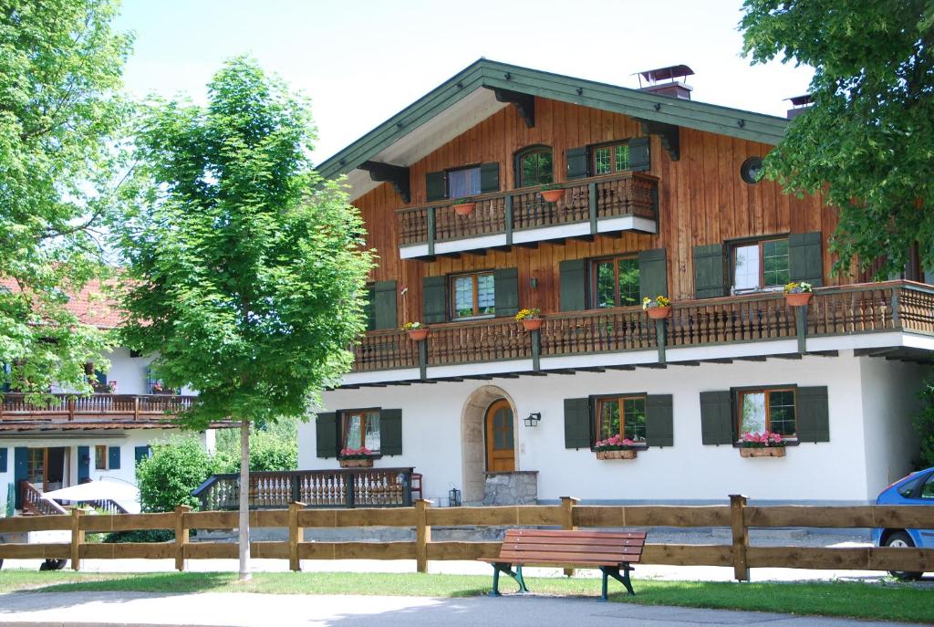 Appartement FeWo Mero am Tegernsee Adrian-Stoop-Straße 34 83707 Bad Wiessee