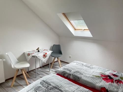 FeWo mit Balkon direkt am Wald und Wanderweg, Ruhe pur, DG