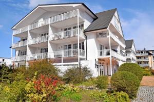 Fewo mit Balkon und Strandkorb am