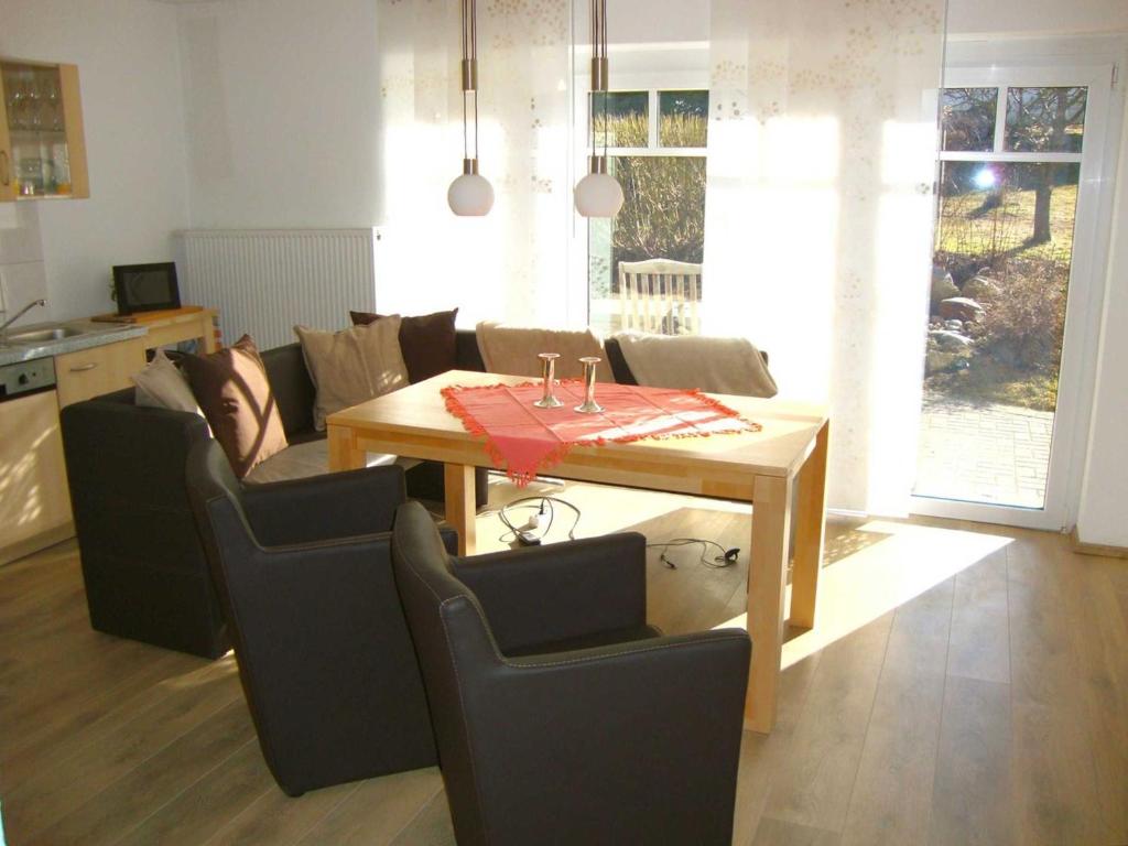 Appartement FeWo _Wiek_ Mahlzower Str. 3 (alt: Dorfstr. 35) 17438 Mahlzow