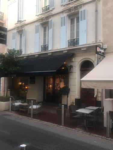 First Floor 15 Rue Notre Dame with Vast Terrace