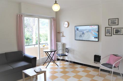 First Line Studio with Carnoles Palace View