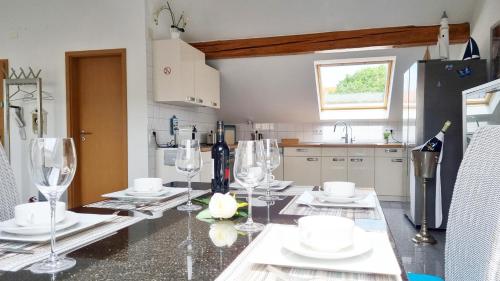 FischerFlat, 100qm, Klima, Loggia, 24h Checkin, bis 5 Personen